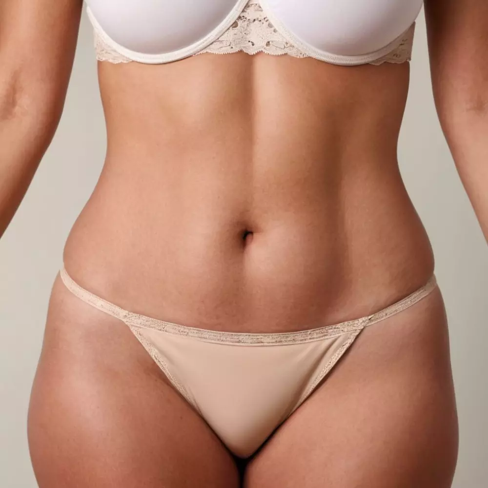 Diagramas médicos detallados de abdominoplastia y liposucción sobre un fondo claro, ilustración fotográfica altamente detallada con enfoque nítido.