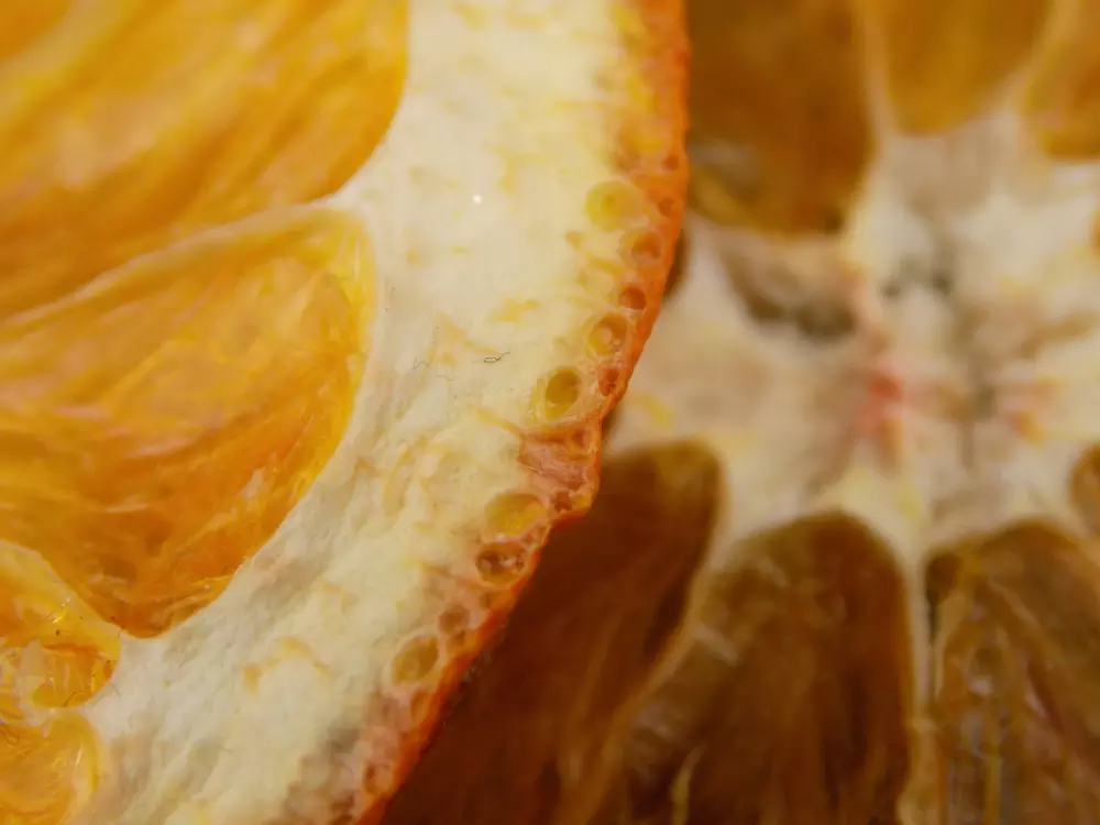 Eine Nahaufnahme einer Orangenscheibe