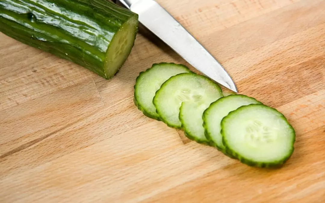 Dr. Lindes sch&ouml;ne Rezepte: Gurkensalat mit Schafsk&auml;se