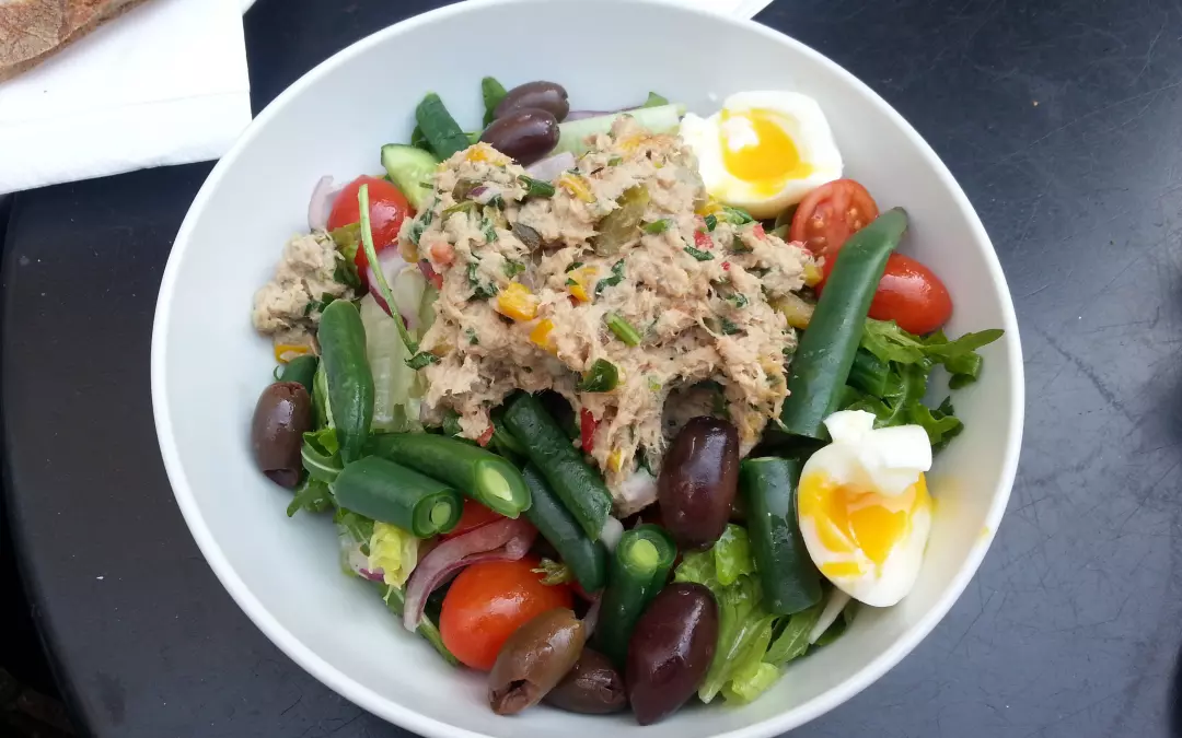 Rezepte zum Muskelaufbau: Thunfisch-Kartoffel-Salat mit Ei