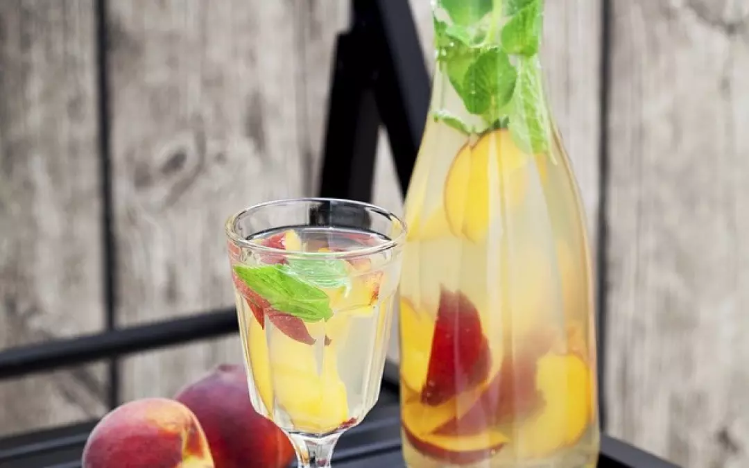 Infused Water: Gesundes Wasser, welches entgiftet und schlank macht!