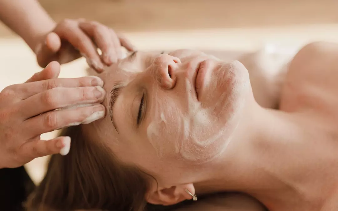 Unlock the Benefits of a Carbon Peel Facial: Complete Guide