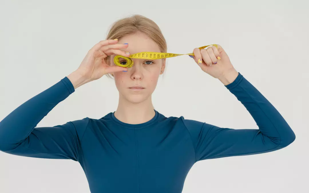 Effektive Wege, um Fett im Gesicht zu verlieren