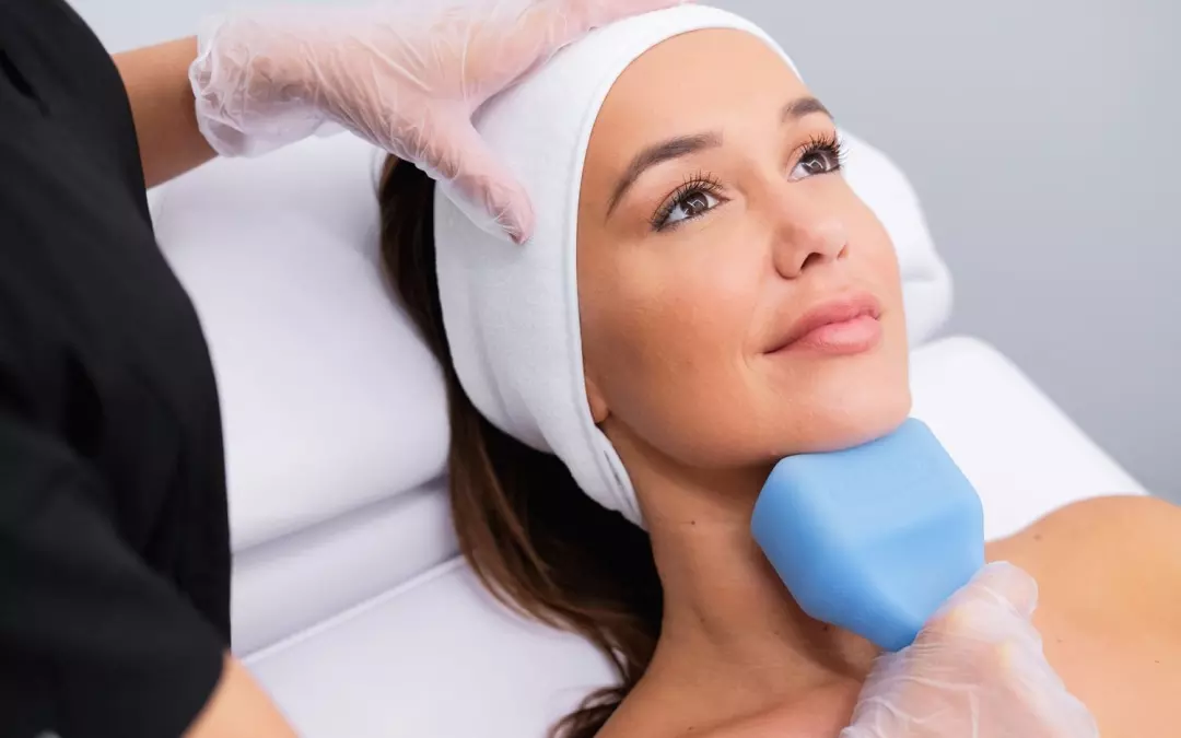 Doppelkinn Kryolipolyse: K&auml;lte gegen unerw&uuml;nschtes Fett