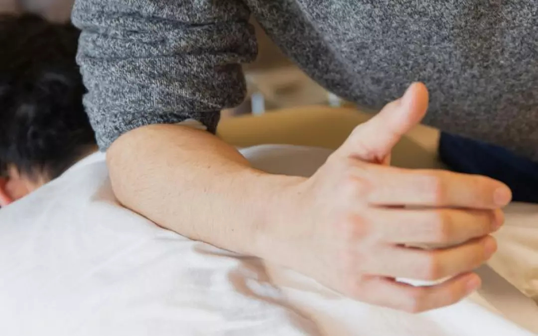 Effektive Entstauungstherapie Lip&ouml;dem: Methoden und Vorteile