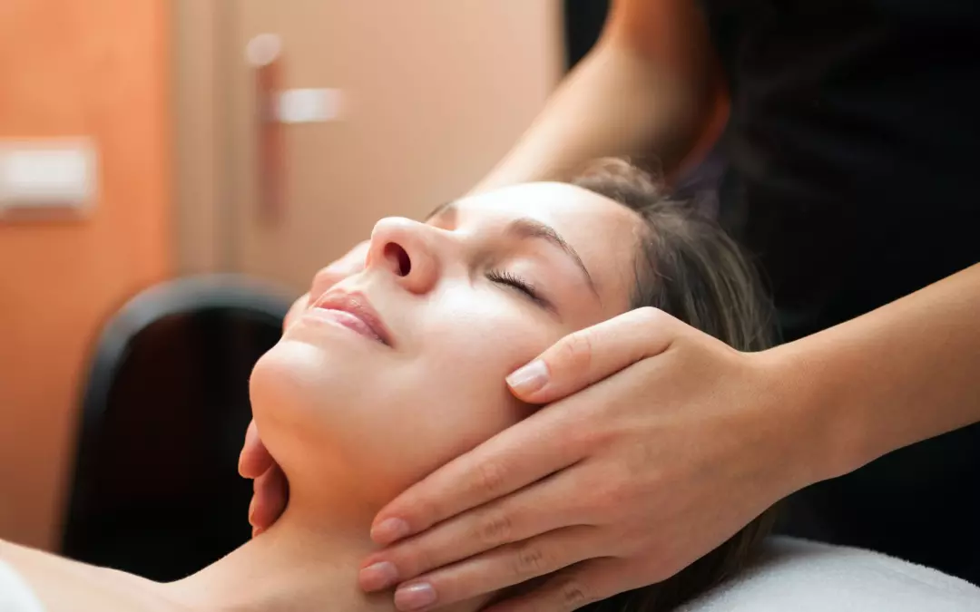Lymphdrainage im Gesicht: Vorteile und Anwendungsweise
